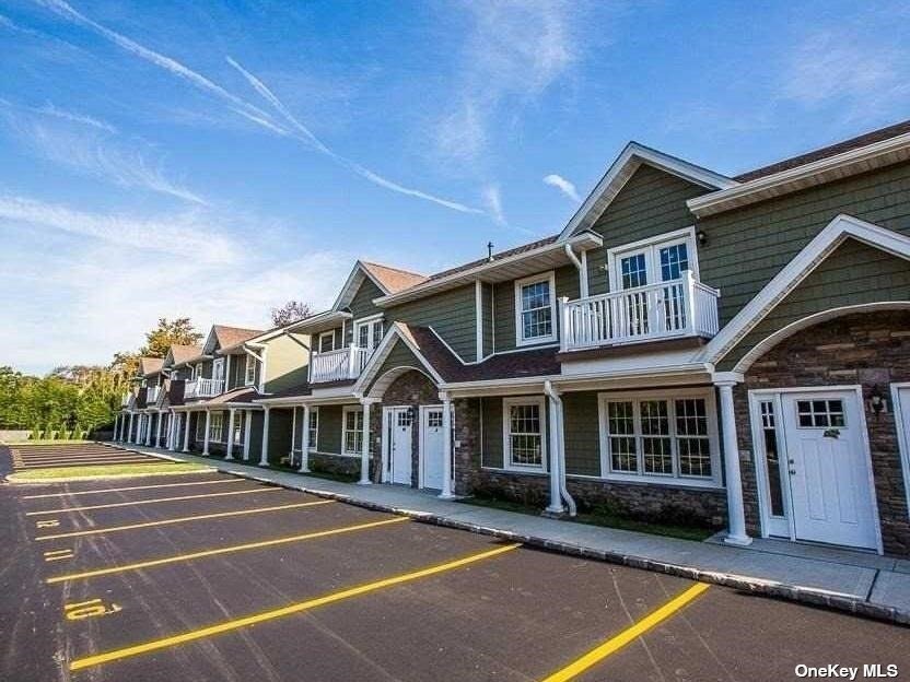 Primary Photo - 170 W Montauk Hwy