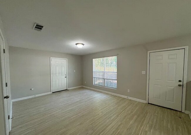 Building Photo - 251 Lawrence Rd