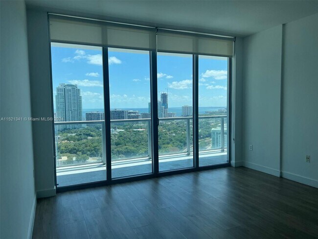 Foto del edificio - 79 SW 12th St