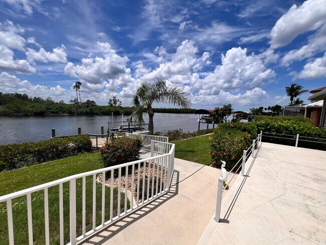 Foto del edificio - FURNISHED - ANNUAL OR SEASONAL WATERFRONT ...