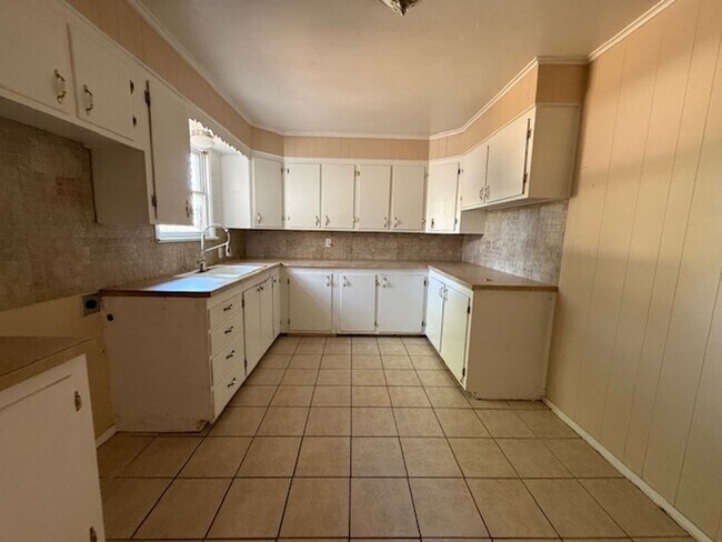 Building Photo - 751 Glendale Dr