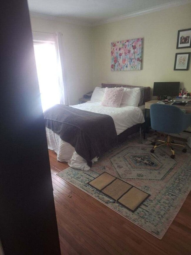 Building Photo - 172 Newton St