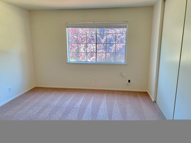 Foto del edificio - Upstairs 2 Bedroom 2 Bath Unit with a Beau...