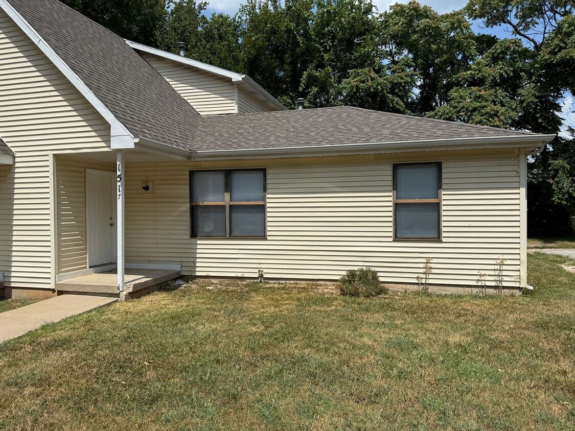 Primary Photo - Refreshed 2-Bedroom Duplex in the Heart of...