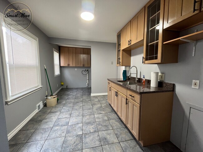 Foto del edificio - 22507 Sharrow Ave