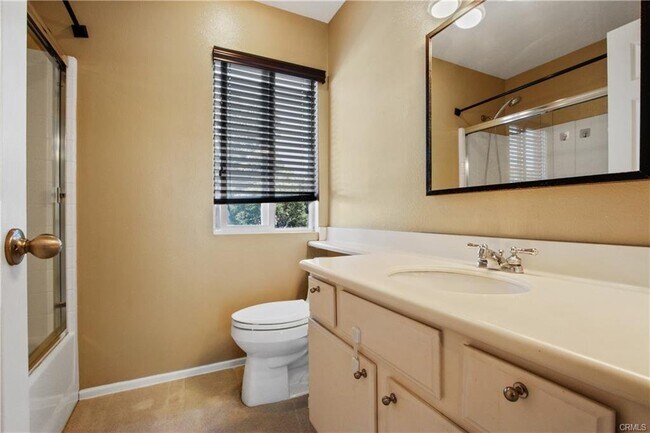 Foto del edificio - 79 Danbury Lane, Irvine, CA 92618 - 3 BR 3...