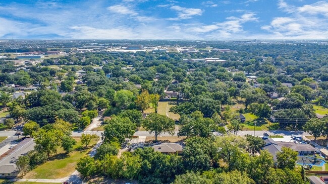 Building Photo - 1805 East Ave