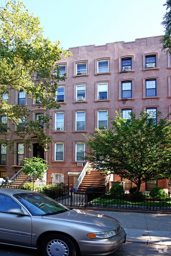 Primary Photo - 65 1st Pl