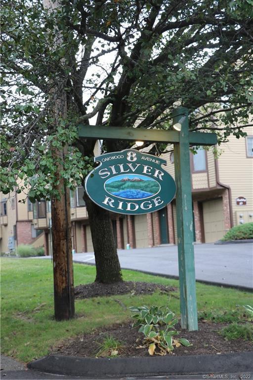 Foto del edificio - 8 Oakwood Ave