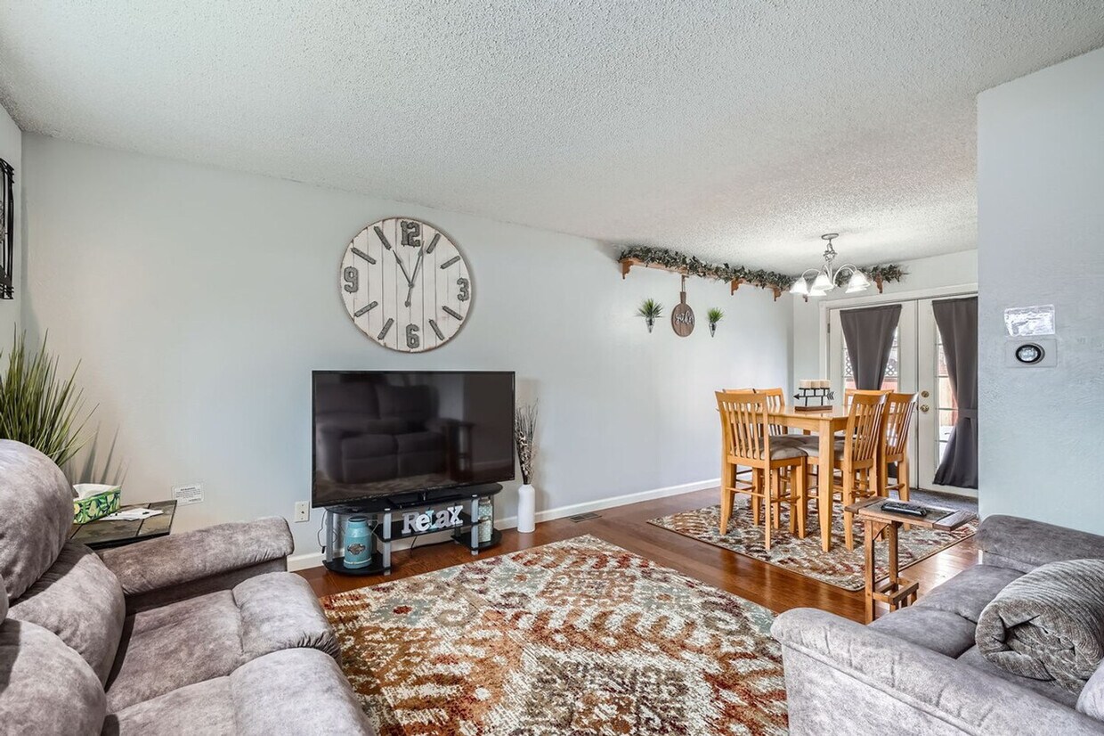 Foto principal - 10968 Jay St