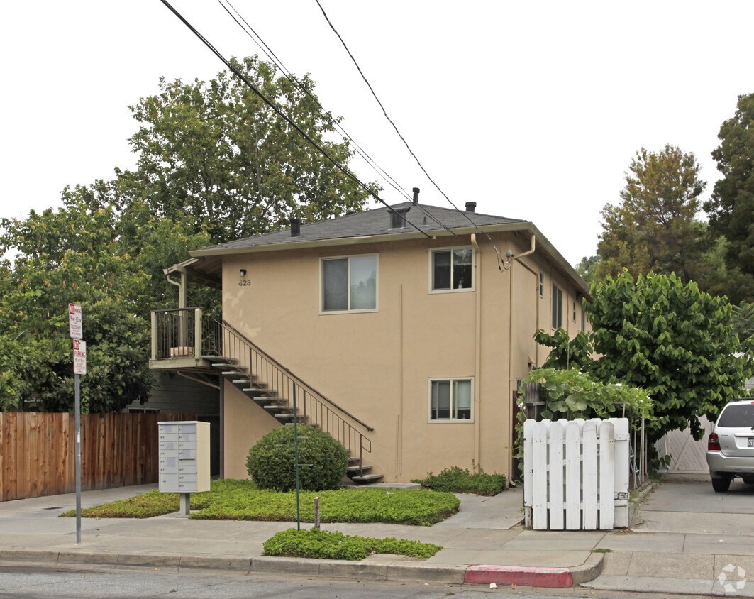 Primary Photo - 423 Margaret St