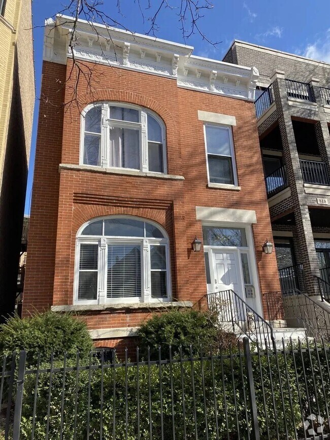 Building Photo - 820 W Wrightwood Ave