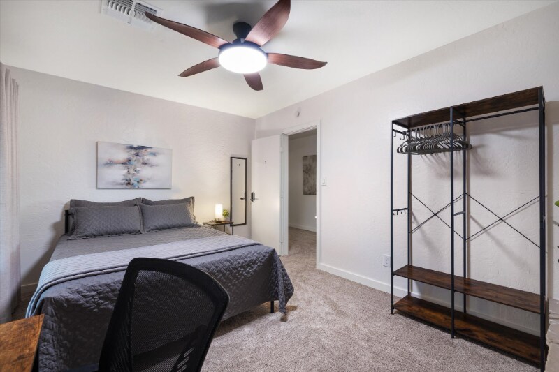 Foto principal - 334 W Horseshoe Ave