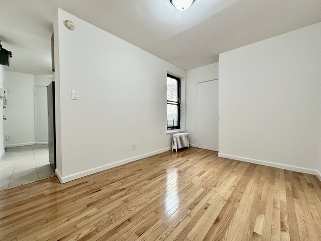 Building Photo - 401 E 68th St