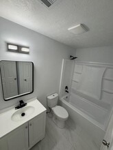 Building Photo - 728 Fox Valley Dr