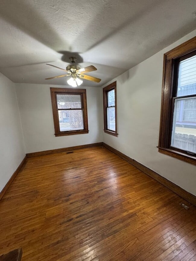 Building Photo - 928 Rivermet Ave