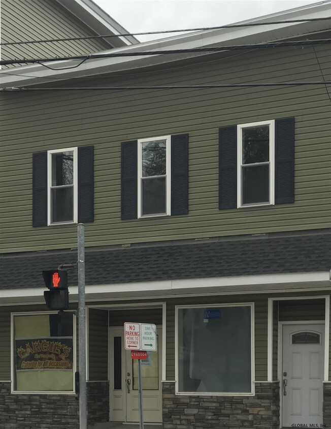 Primary Photo - 281 Main St
