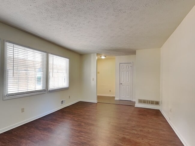 Building Photo - 105 Feldwood Pines St