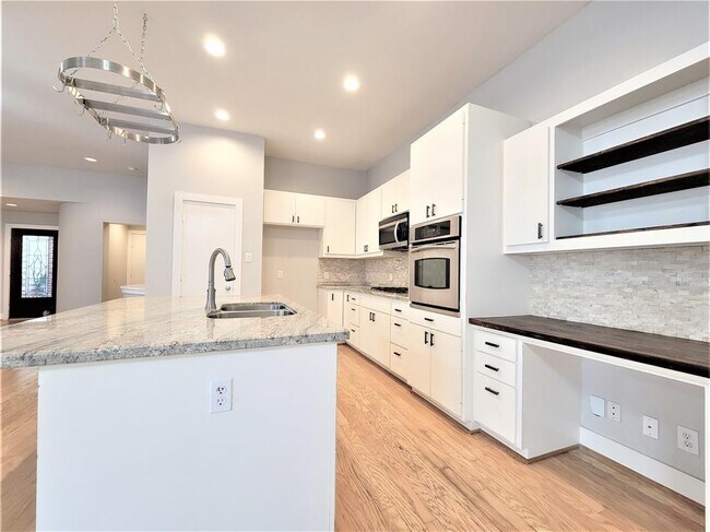 Foto del edificio - 2515 Brinkman St