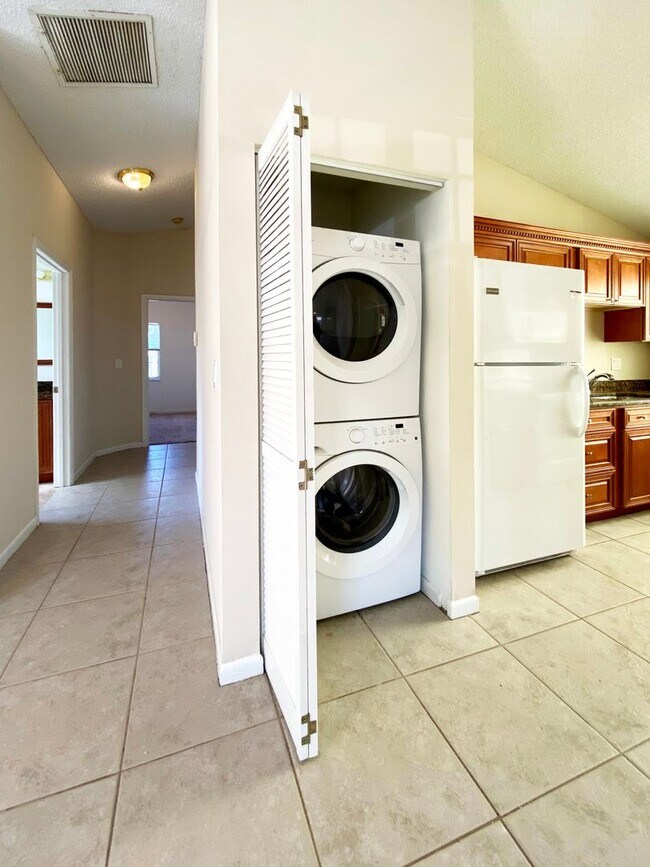 Building Photo - 2BD/2BA Single Family Home In West Palm Beach