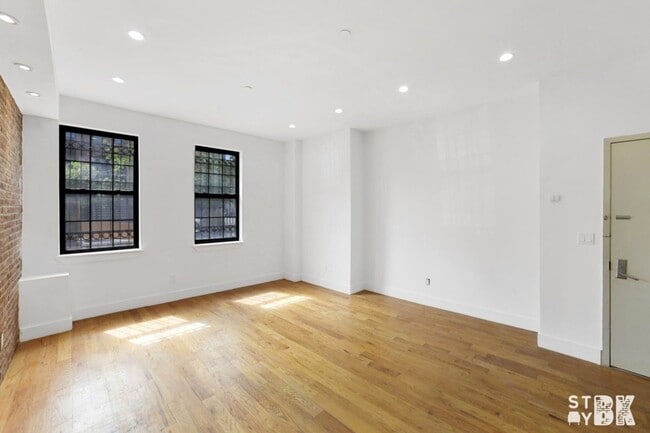 Building Photo - 41 Lexington Ave