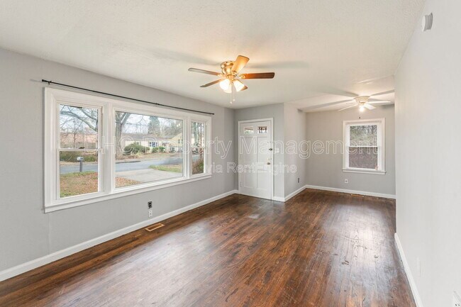 Foto del edificio - 575 Georgia Ave