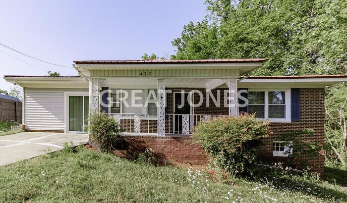 Foto principal - 432 6th Ave SW