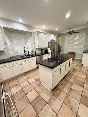 Building Photo - 2651 Hidden Ridge Dr