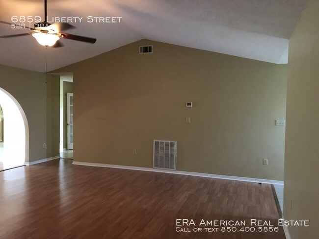 Foto del edificio - 5 bedroom/mother in law suite