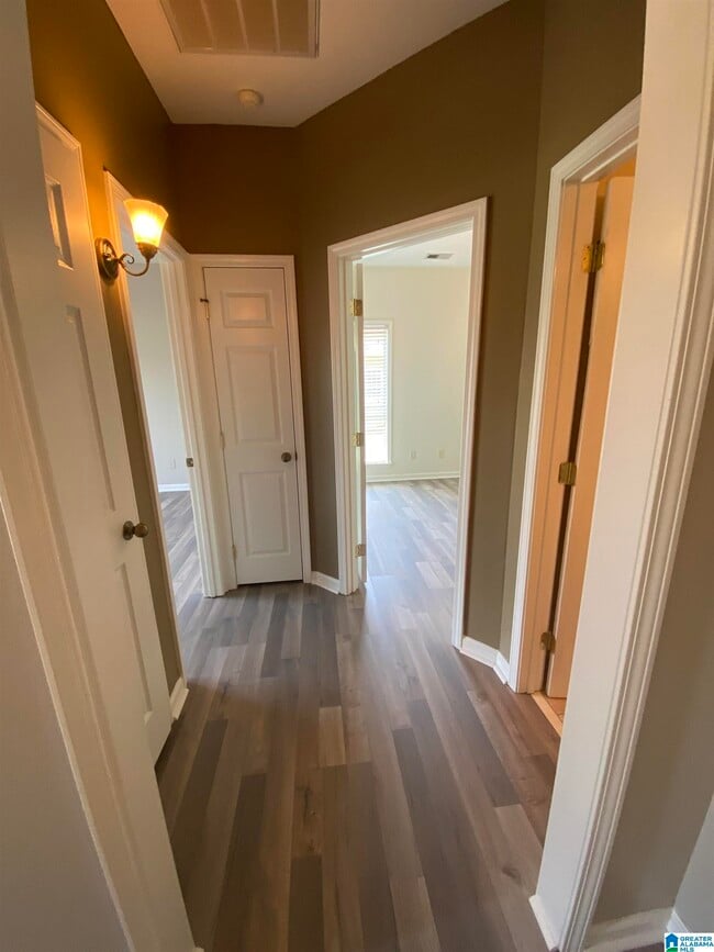 Building Photo - 206 Heather Ridge Cir