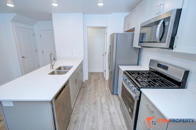 Building Photo - 763 N 3860 W