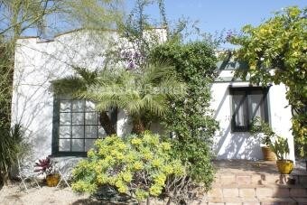 Ultra-Charming 2HAB, 1BA español Bungalow en Venecia 917-903-9202 - 875 Commonwealth Ave