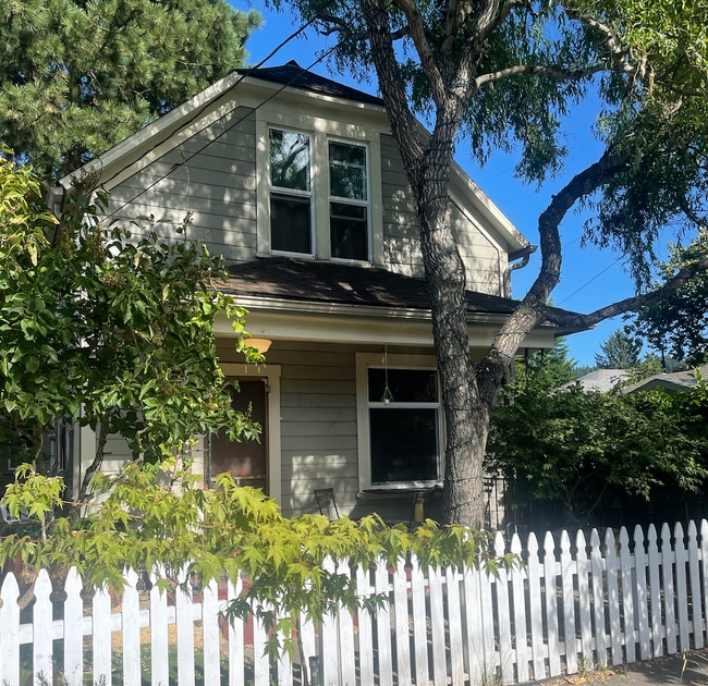 Building Photo - 222 NE 53rd Ave