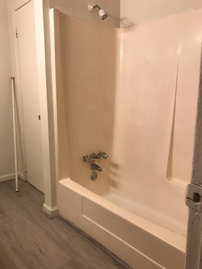 Building Photo - 2007 Mclain Street