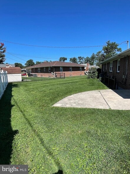 Building Photo - 624 Gayle Dr