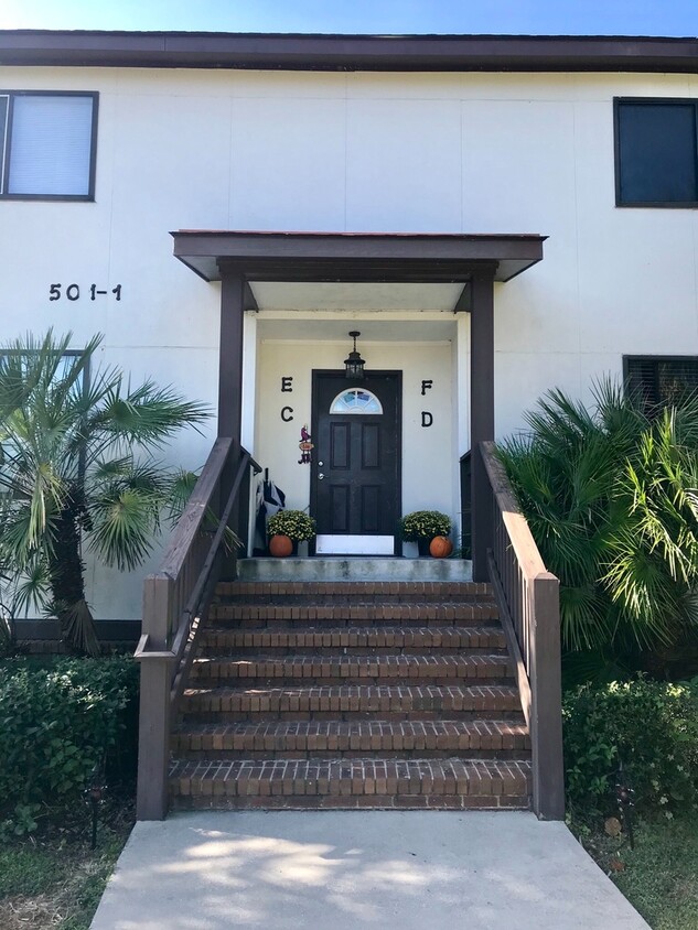 Foto principal - Heart of Myrtle Beach! 2 Bed/1 Bath w/ gor...