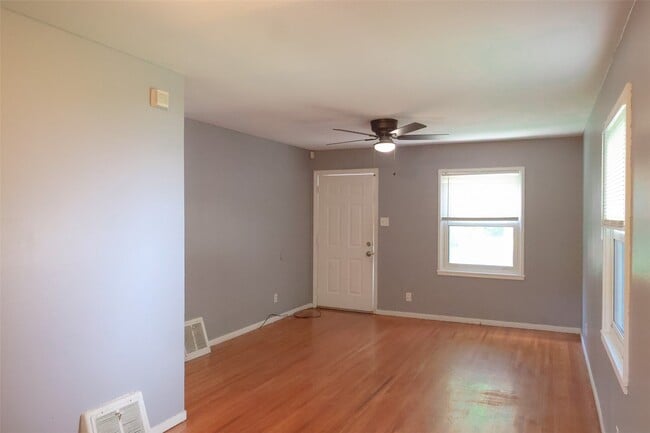 Building Photo - 417 Crawford Rd