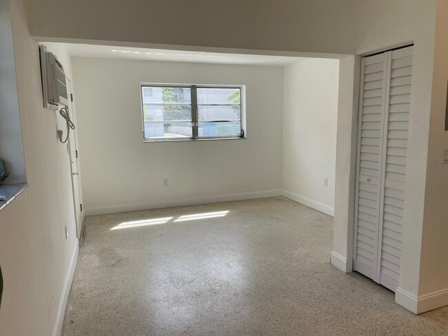 Foto del edificio - 585 SW 13th Ave