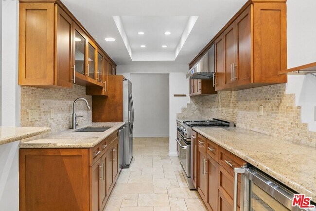 Foto del edificio - 17251 Palisades Cir