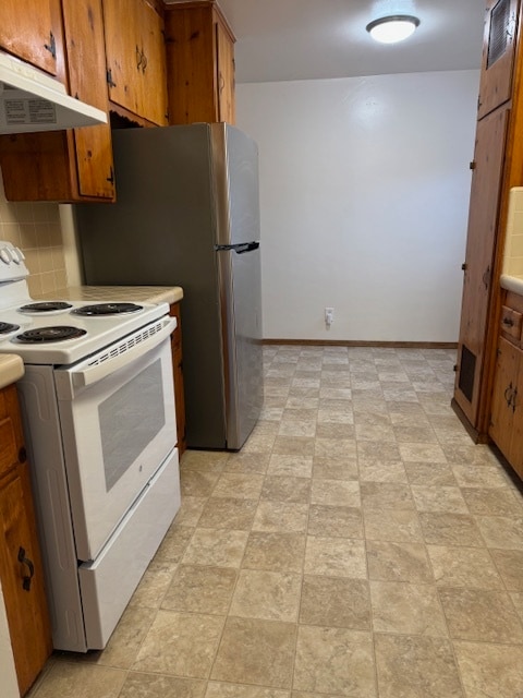 electric range, fridge - 7135 Mohawk St