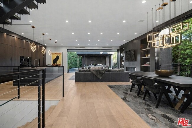 Foto del edificio - 418 N Sweetzer Ave