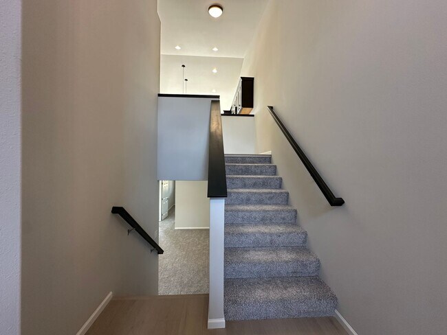 Foto del edificio - 4-Bedroom, 2-Bathroom Twin Home in South Fargo!