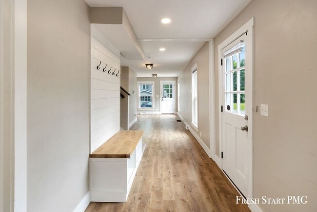 Building Photo - Modern Charm & Fresh Renovation Near River...