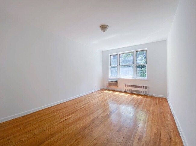 Foto del edificio - 219 E 88th St