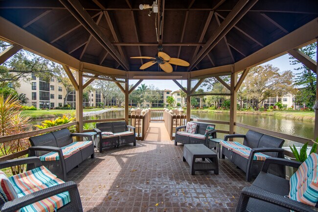 Jardines - 305 30th Ave W