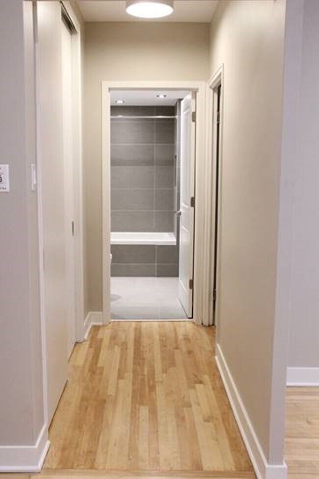 Building Photo - 3495 Rue de la Montagne