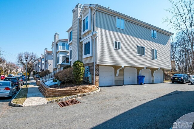 Building Photo - 2604 Madaline Dr