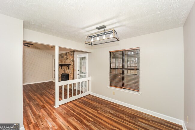 Foto del edificio - 145 Whitney Way