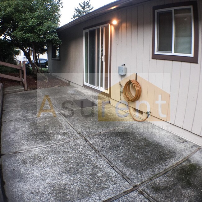 Building Photo - Ashland Bungalow