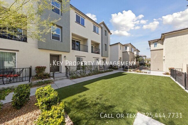 Foto del edificio - Experience Resort-Style Living - 3BR Townh...